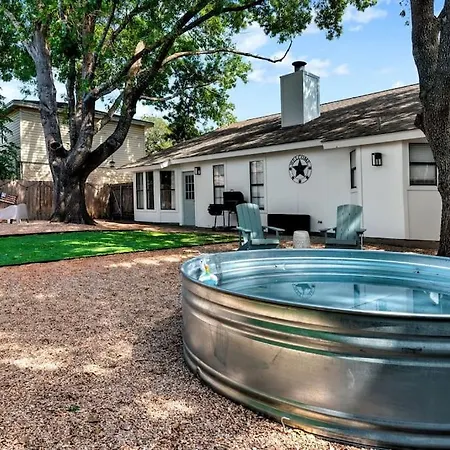 Charming & Bright W Lounging Pool And Hot Tub Villa